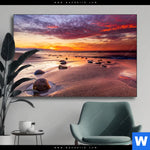 Wechselmotiv Sonnenuntergang Am Strand Mit Felsen Querformat Produktvorschau mit dem Bild Sonnenuntergang am Strand mit Felsen im Format Querformat.