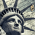 Spannbild Freiheitsstatue im Sandsturm Quadrat Zoom wandbild.com