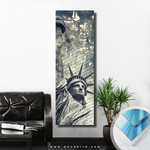 Spannbild Freiheitsstatue im Sandsturm Panoramahochformat Produktfoto wandbild.com mit dem Bild Freiheitsstatue im Sandsturm im Format Schmal.